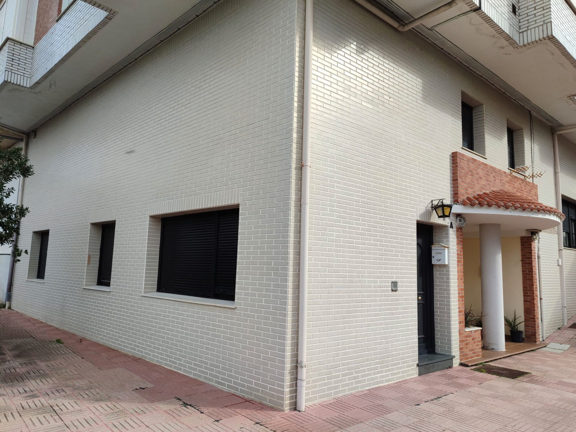 Vista exterior de Dúplex en venda en Castro-Urdiales amb Moblat