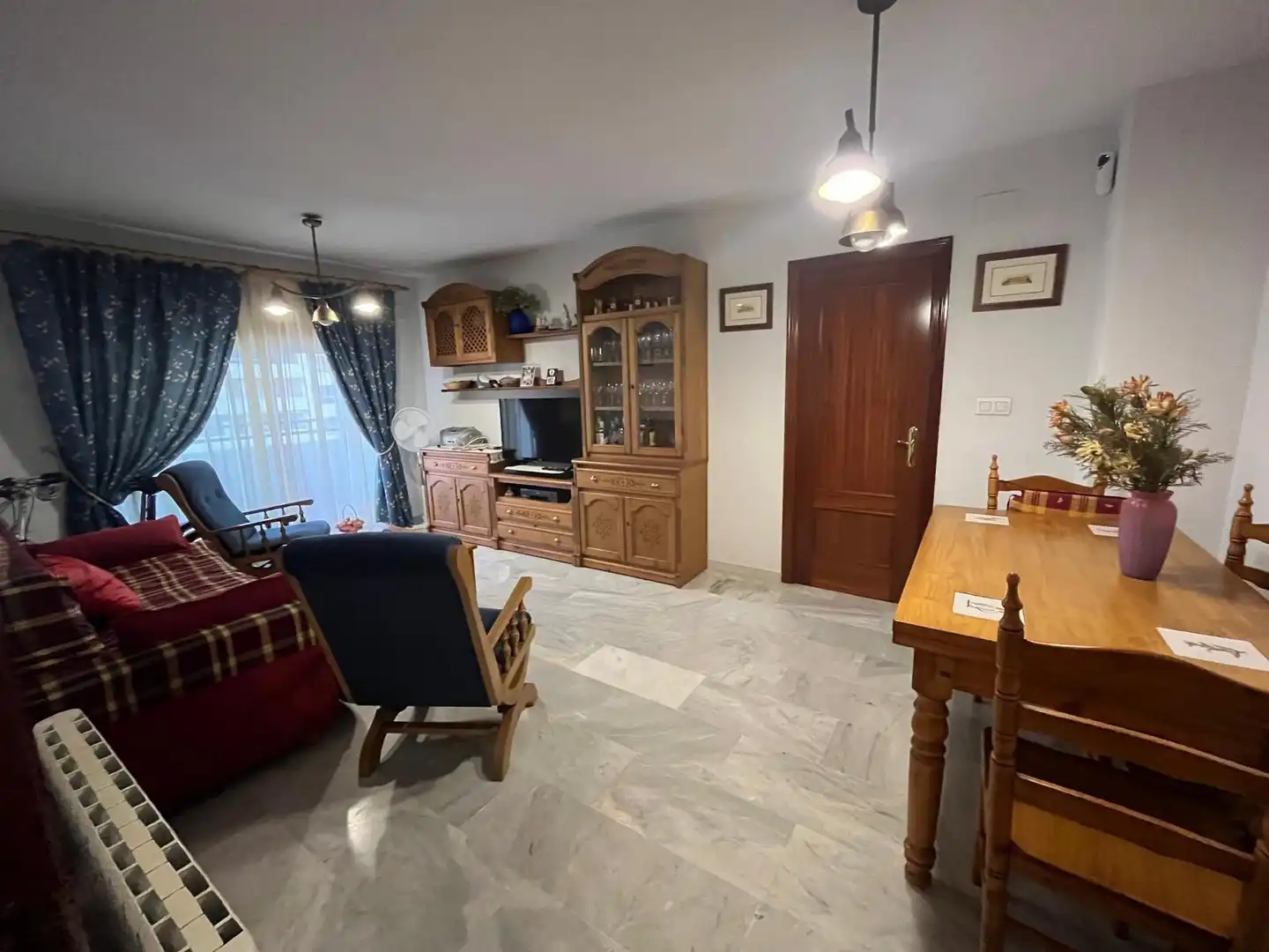 Sala de estar de Piso en venta en Marbella con Aire acondicionado, Terraza y Piscina comunitaria
