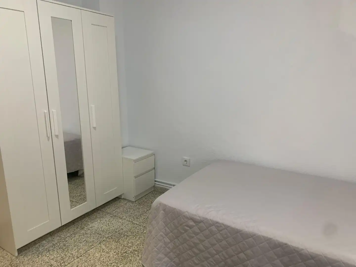 Dormitori de Pis de lloguer en Plasencia amb Aire condicionat, Calefacció i Terrassa