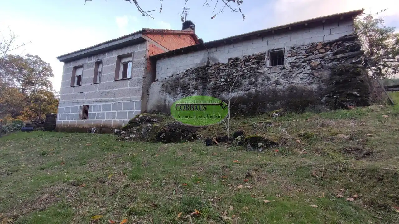 Vista exterior de Casa o chalet en venta en Cualedro con Jardín privado, Parquet y Amueblado