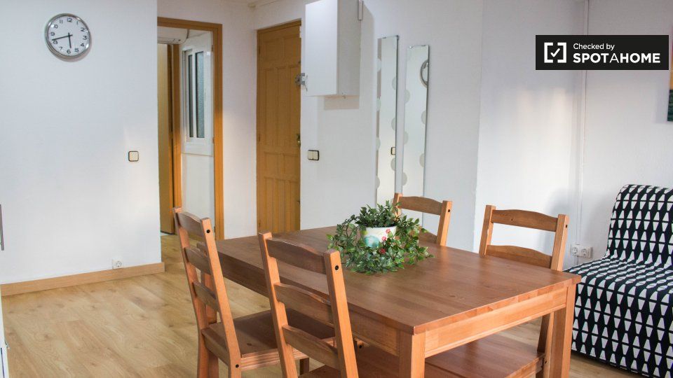 Menjador de Pis de lloguer en  Barcelona Capital amb Aire condicionat, Calefacció i Moblat