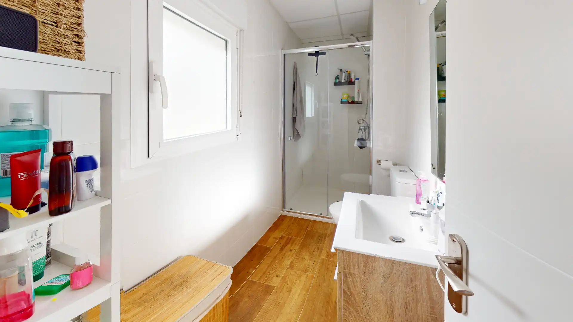 Bathroom of Flat for sale in Jijona / Xixona  with Air Conditioner, Heating and Parquet flooring