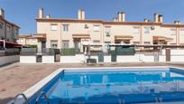 Piscina de Casa adosada en venda en Ogíjares amb Aire condicionat, Calefacció i Terrassa