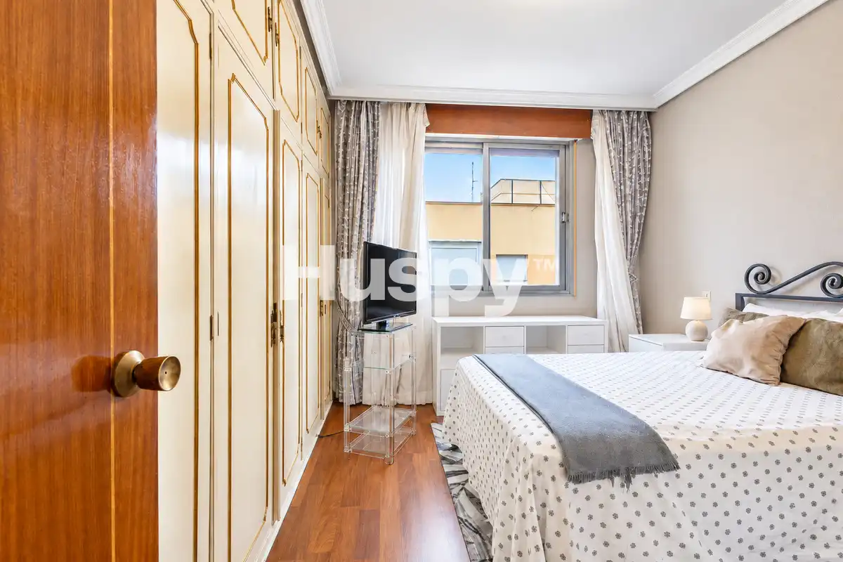 Piso con ascensor en venta en Calle Guzman el Bueno, imagen 8