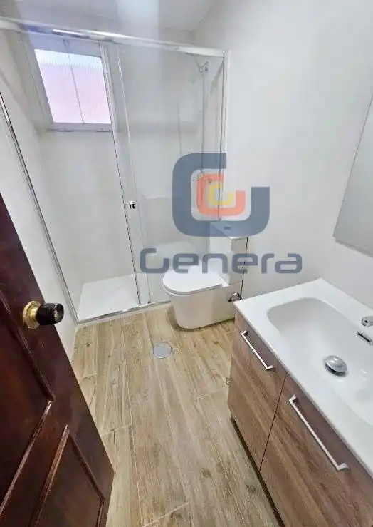 Bany de Pis en venda en Alicante / Alacant amb Parquet, Terrassa i Moblat