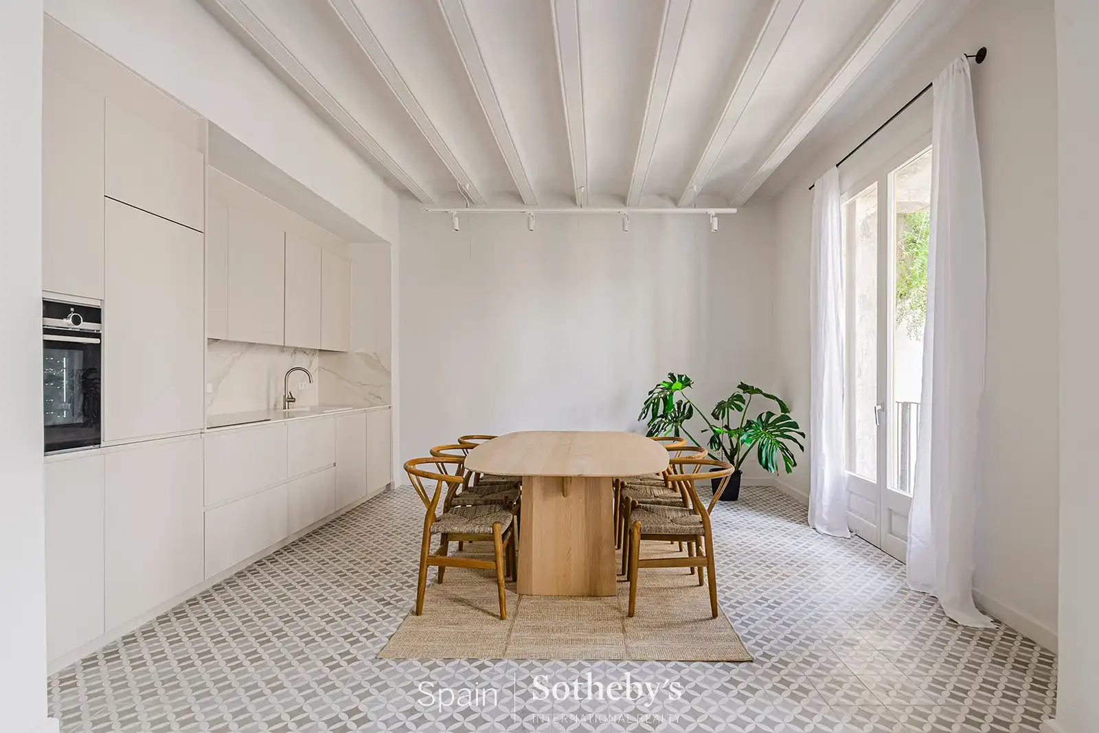 Menjador de Apartament en venda en Barcelona amb Aire condicionat i Calefacció