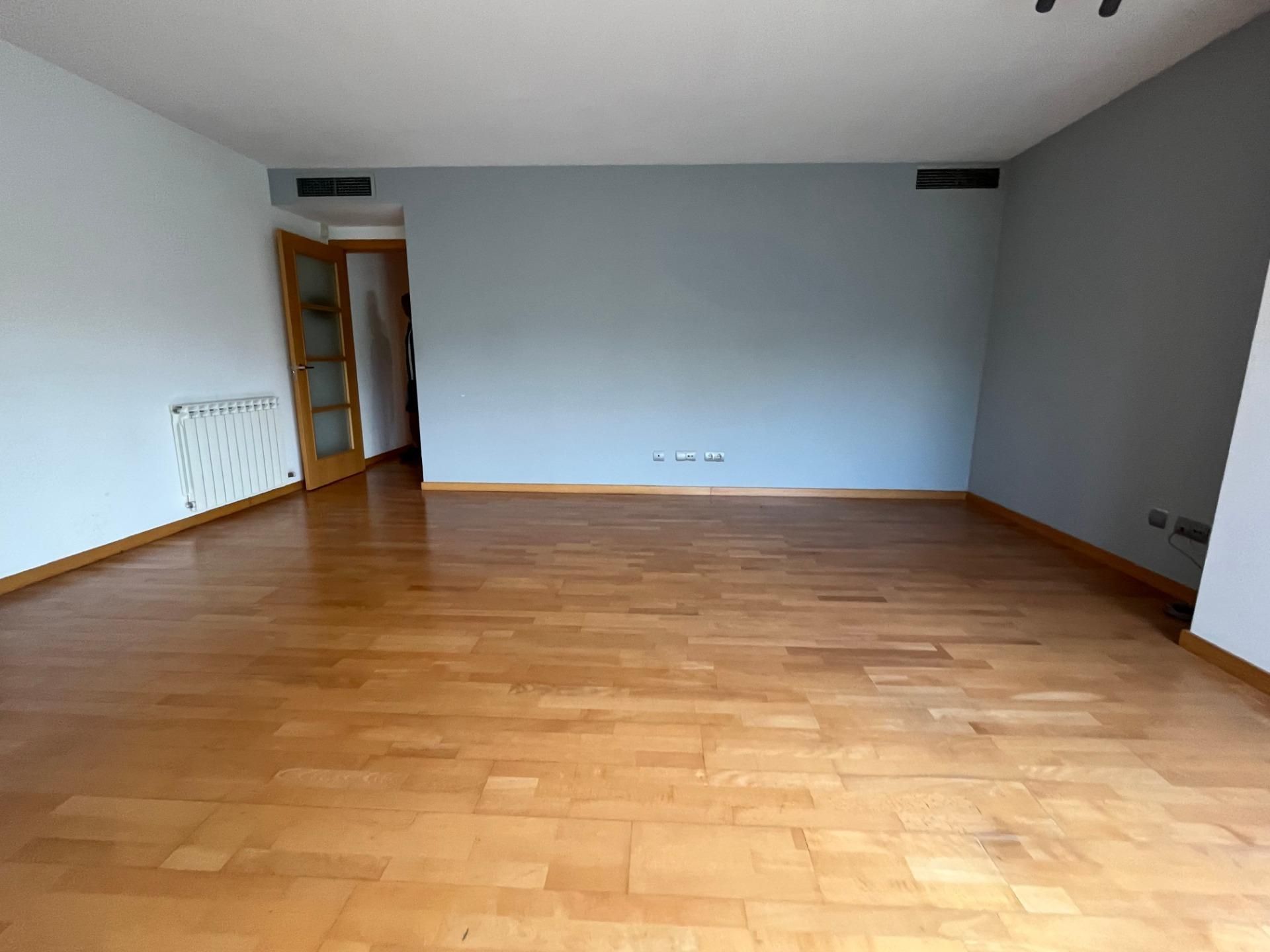 Living room of Flat for sale in Igualada  with Air Conditioner, Heating and Parquet flooring