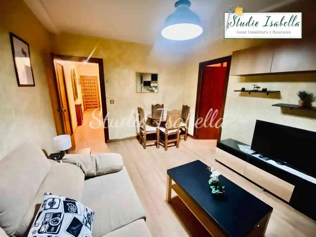 Flat for rent in Cuesta Santa Leocadia, Casco Histórico