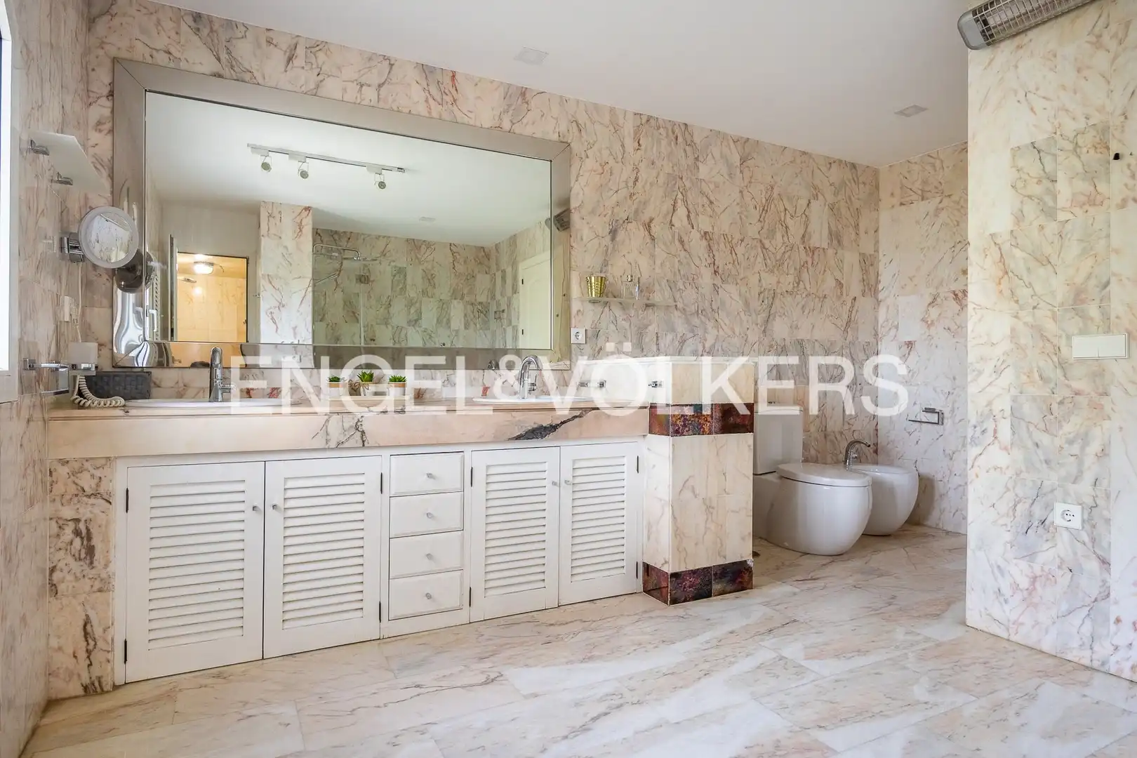 Baño de Casa o chalet en venta en Mairena del Aljarafe con Aire acondicionado, Calefacción y Jardín privado