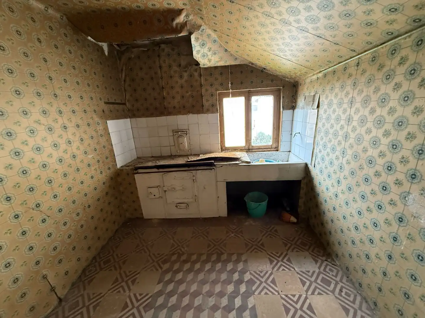 Cuina de Casa o xalet en venda en Oviedo  amb Jardí privat