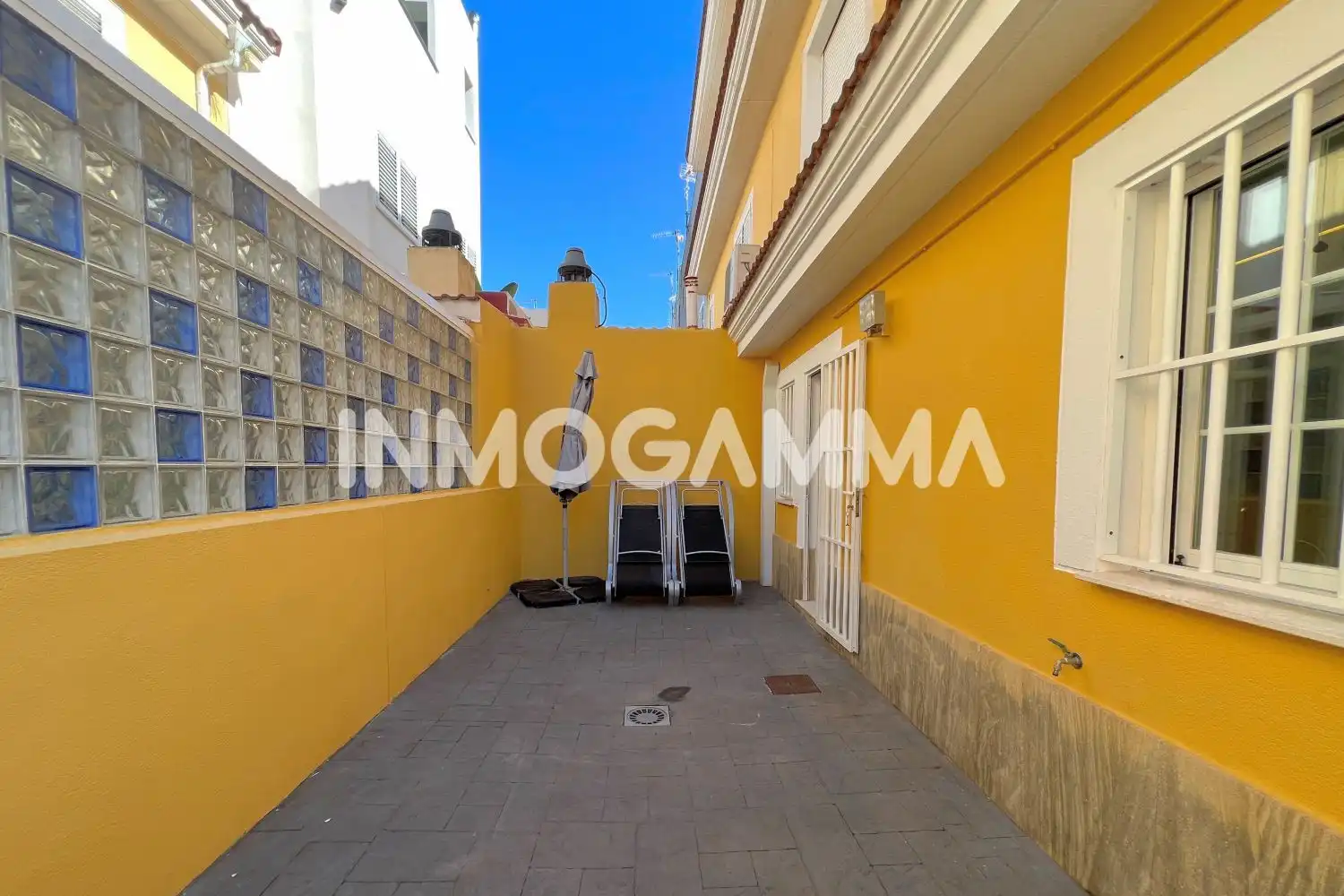 Vista exterior de Casa adosada en venta en Cullera con Terraza y Balcón