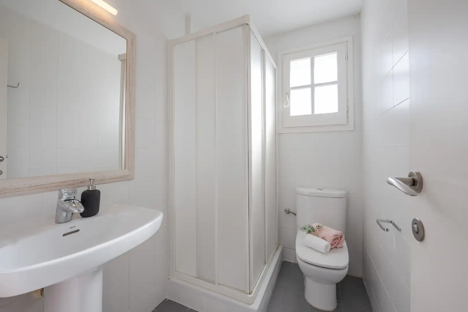 Bathroom of Flat for rent in Sant Andreu de Llavaneres  with Air Conditioner, Heating and Private garden