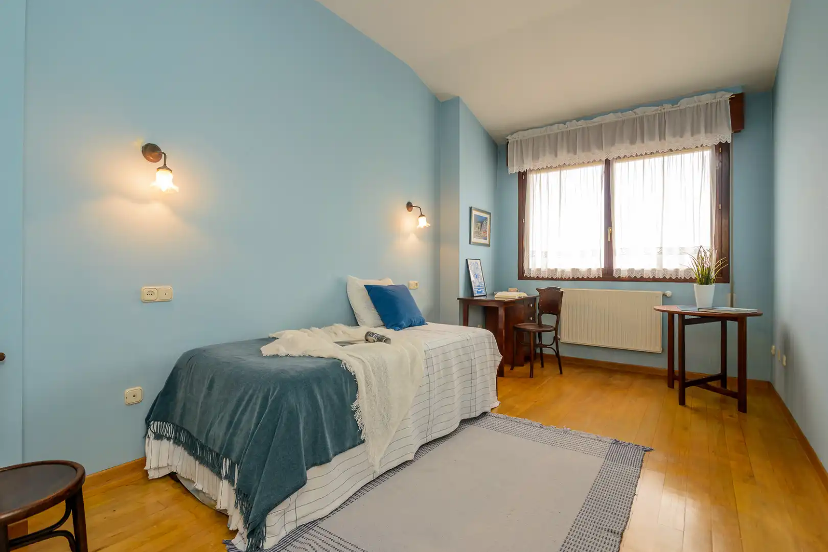Habitación de Casa o chalet en venta en Oviedo  con Calefacción, Jardín privado y Parquet