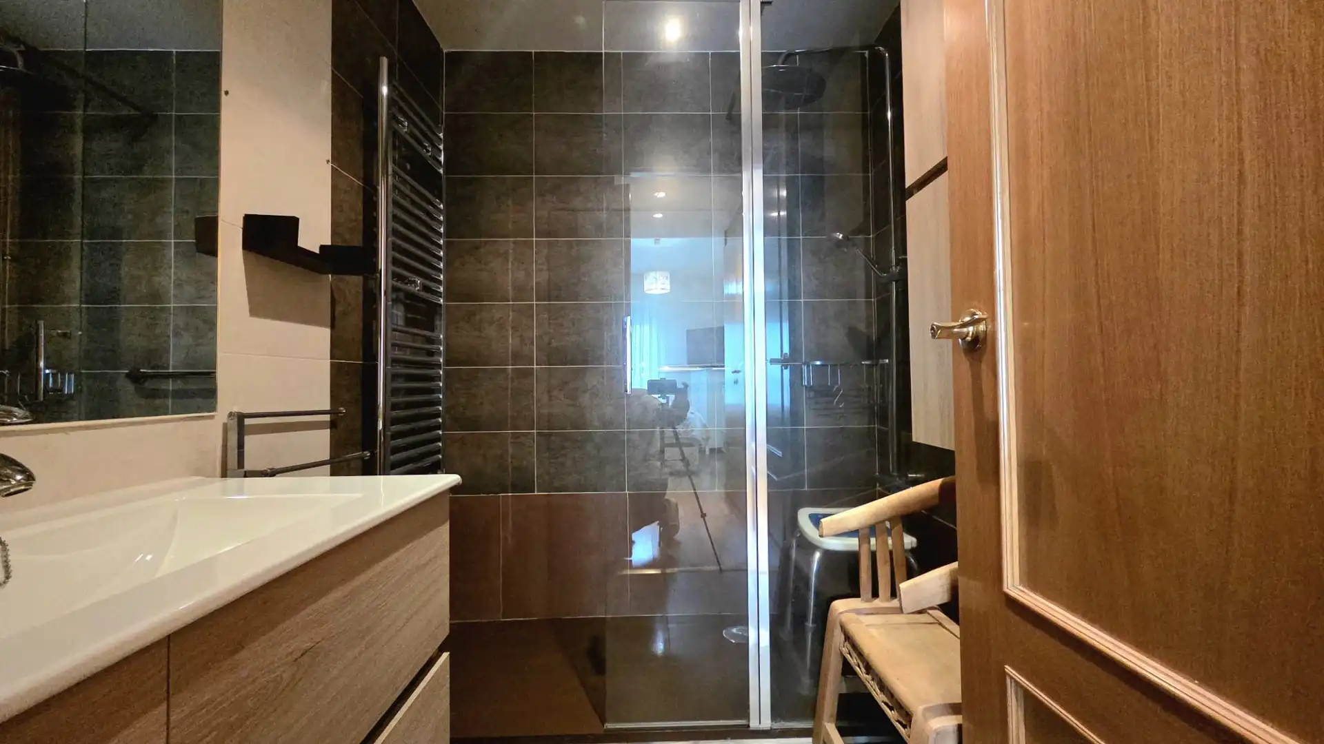 Badezimmer von Dachboden zum Verkauf in Fuenlabrada mit Klimaanlage, Heizung und Privatgarten