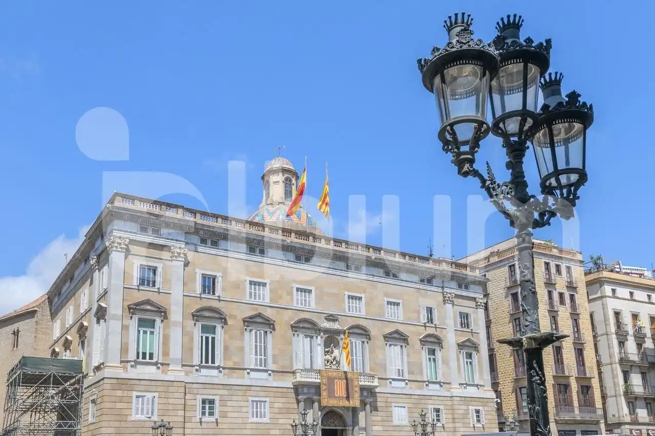 Vista exterior de Edifici en venda en Barcelona