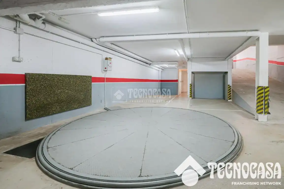 Parking de Piso en venta en Barcelona con Aire acondicionado, Calefacción y Terraza