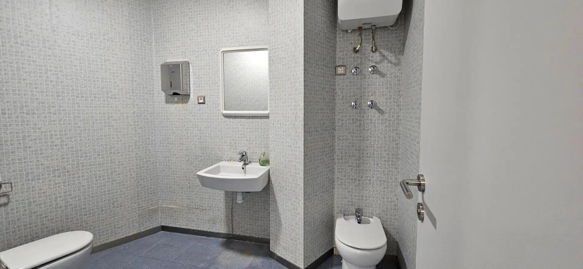 Baño de Local de alquiler en Archena con Aire acondicionado