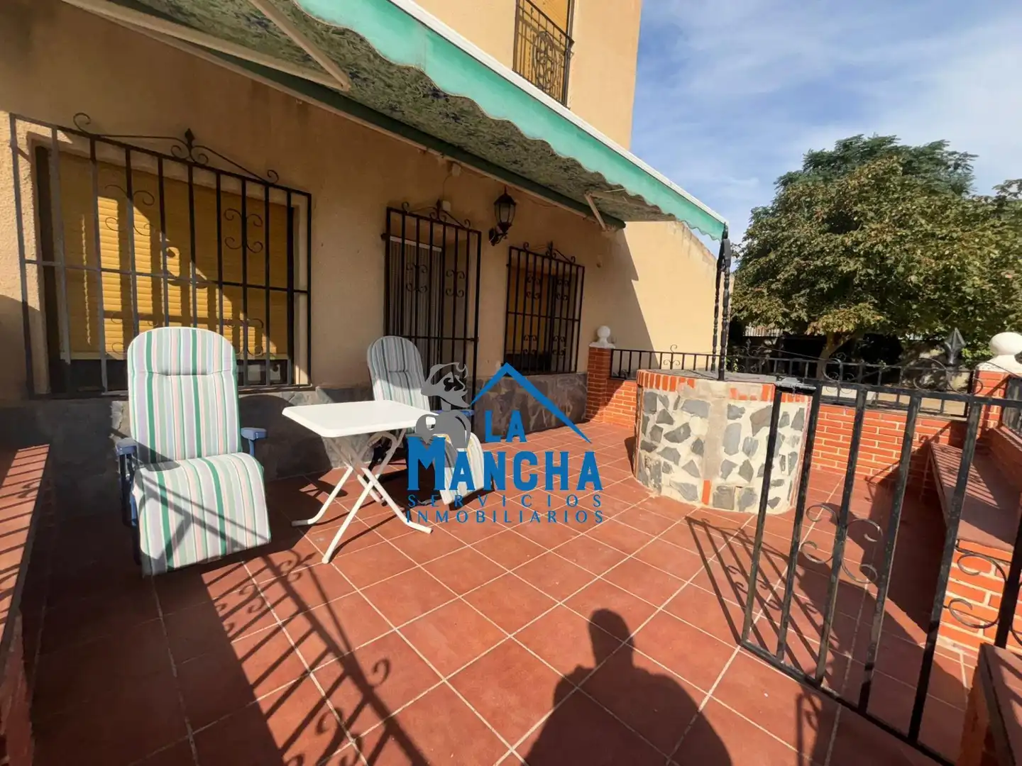Terraza de Casa o chalet en venta en Hoya-Gonzalo con Calefacción, Jardín privado y Amueblado