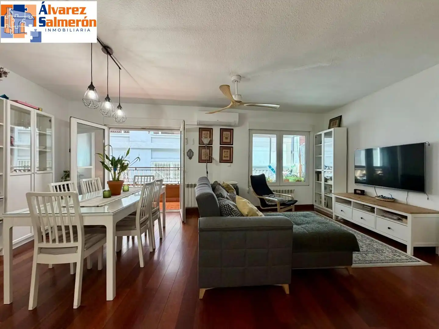 Sala de estar de Piso en venta en Granada con Aire acondicionado, Parquet y Balcón