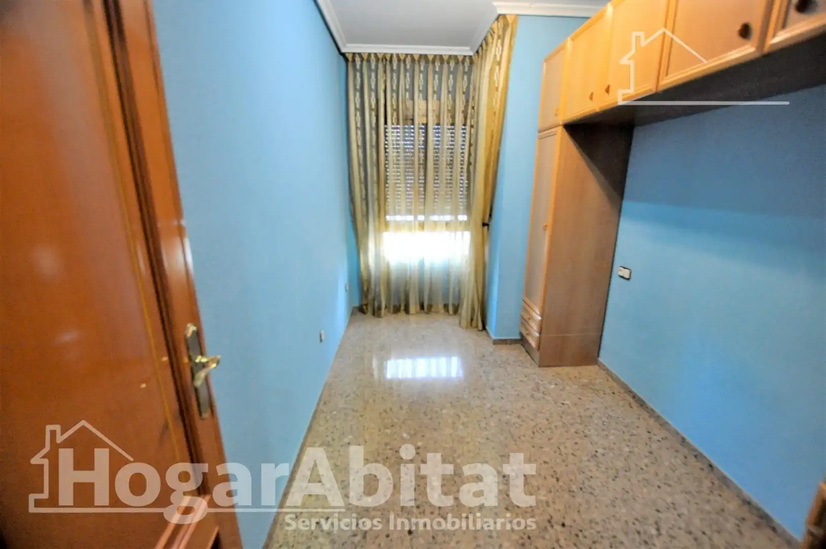 Dormitori de Casa o xalet en venda en La Pobla de Vallbona amb Terrassa i Traster