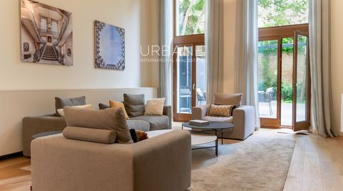 Espacioso Apartamento Dúplex con Terraza en el Eixample, Barcelona