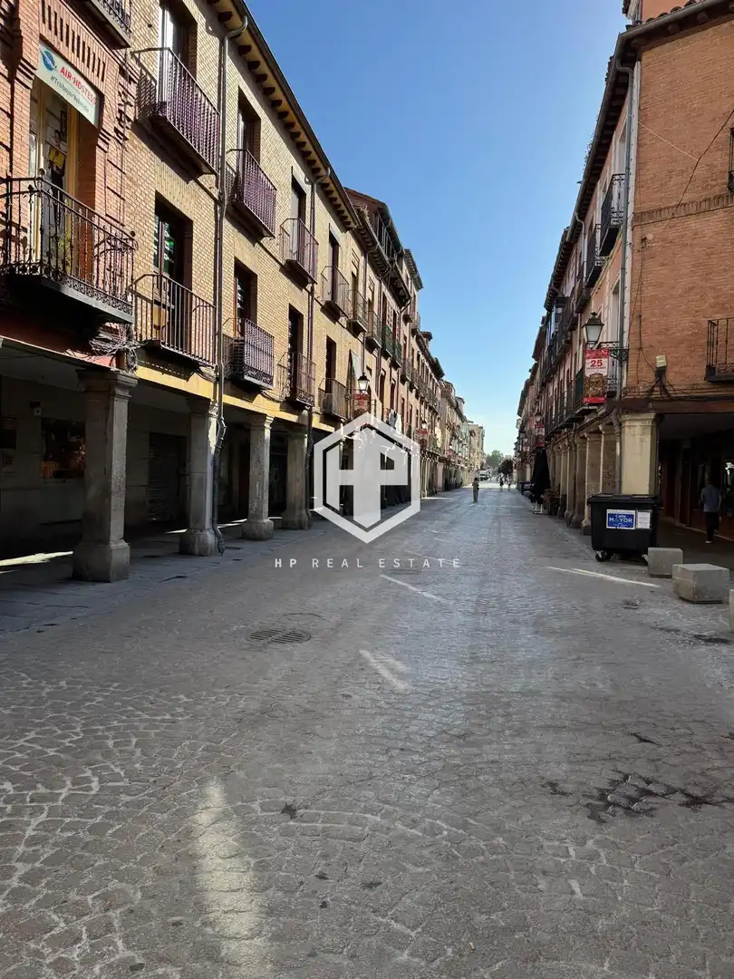 Vista exterior de Piso en venta en Alcalá de Henares con Calefacción