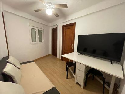 Bedroom of Flat for sale in  Madrid Capital