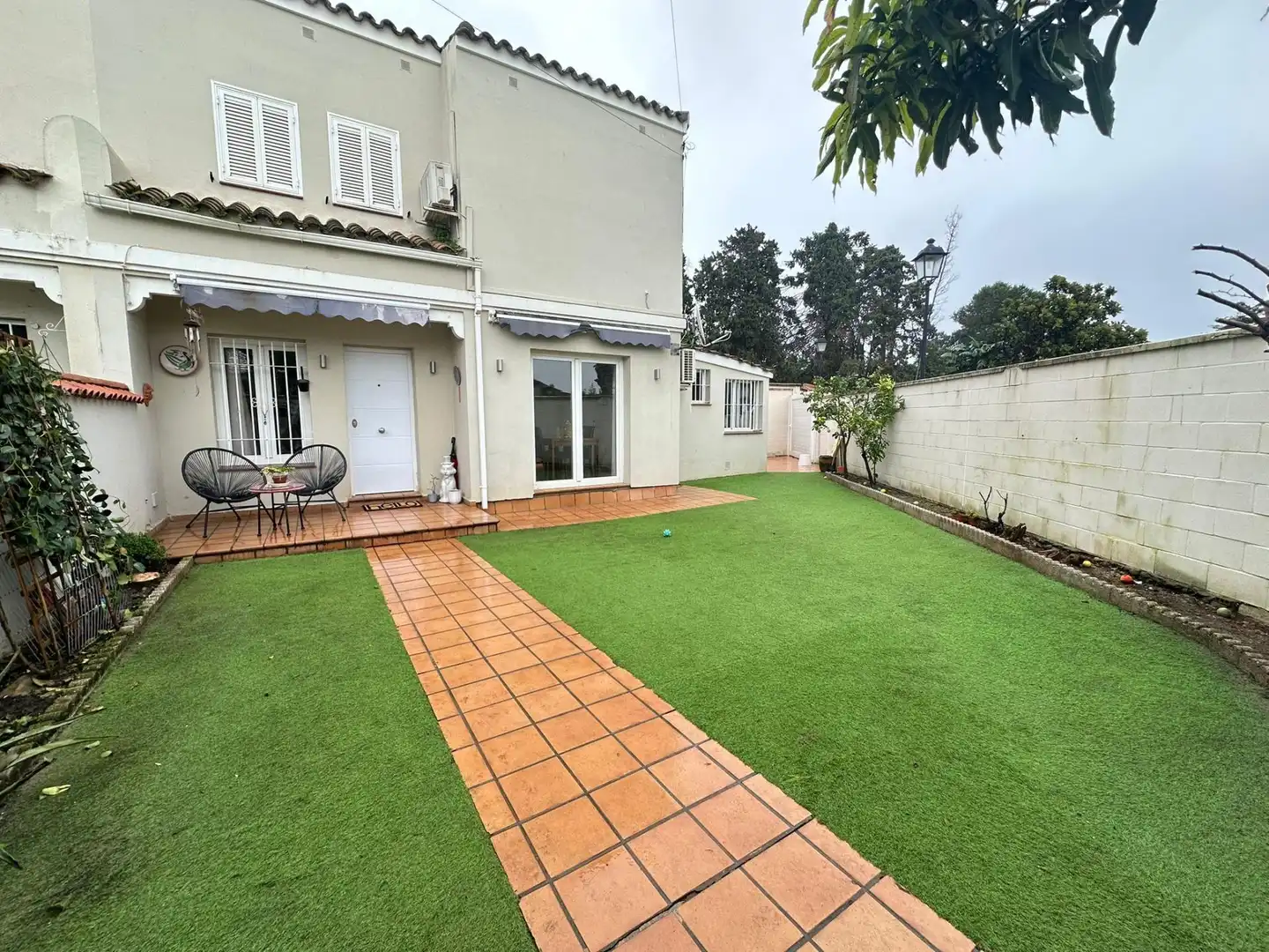 Jardí de Casa adosada en venda en Los Barrios amb Aire condicionat, Jardí privat i Moblat