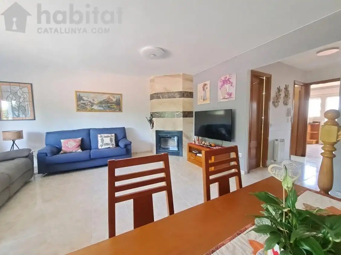 Sala de estar de Casa adosada en venta en Martorell con Aire acondicionado, Calefacción y Jardín privado