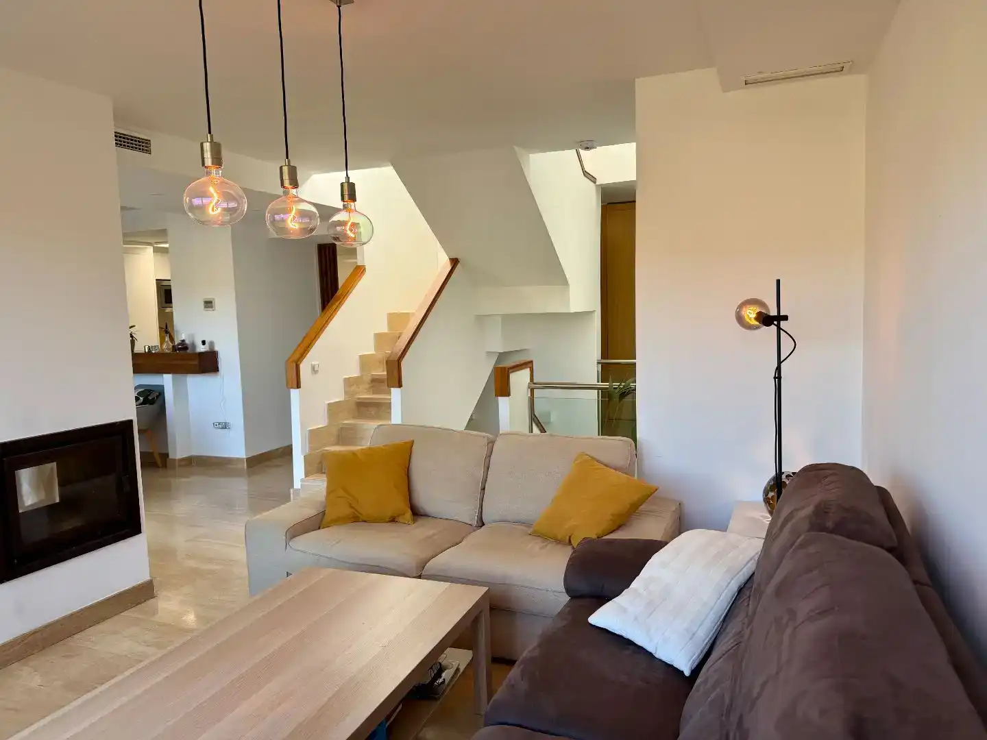 Sala d'estar de Pis en venda en Mijas amb Aire condicionat, Piscina i Balcó