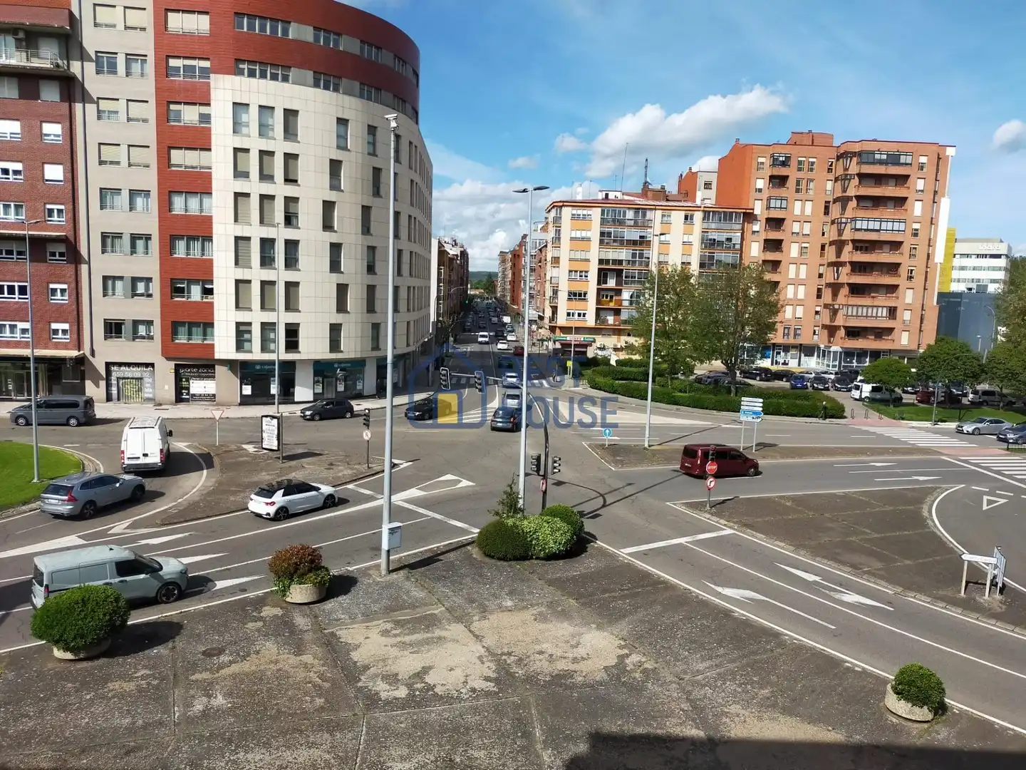 Vista exterior de Piso en venta en León Capital  con Calefacción, Terraza y Trastero
