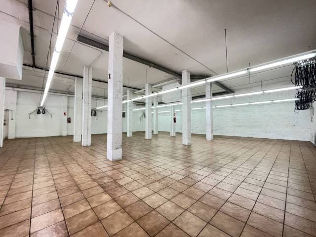 Local comercial en Venta en Calle Rovellat en La Plana