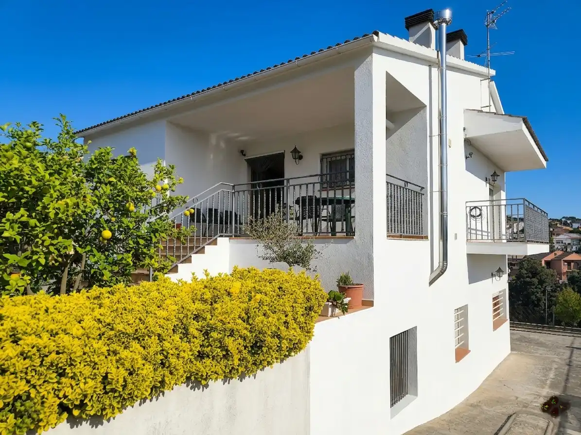 Vista exterior de Casa o chalet en venta en Lliçà d'Amunt con Calefacción, Jardín privado y Terraza