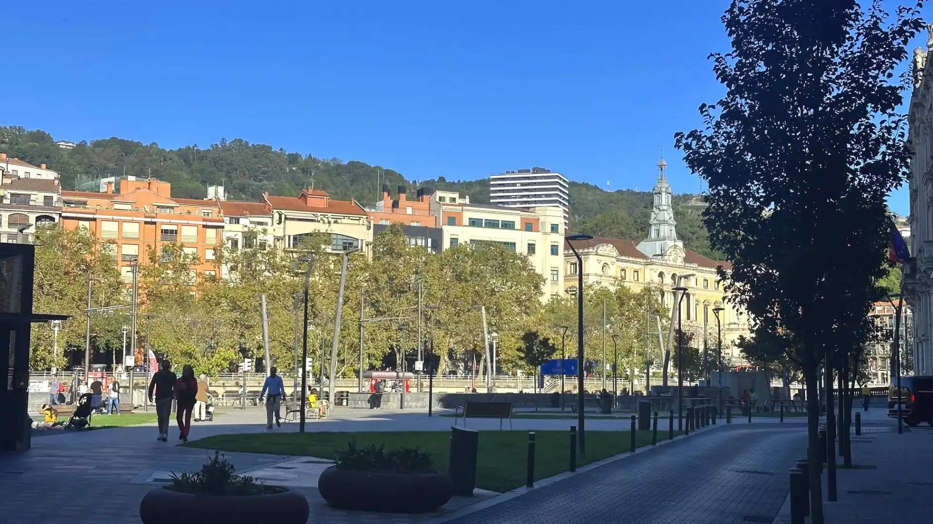 Vista exterior de Pis en venda en Bilbao  amb Calefacció, Traster i Moblat