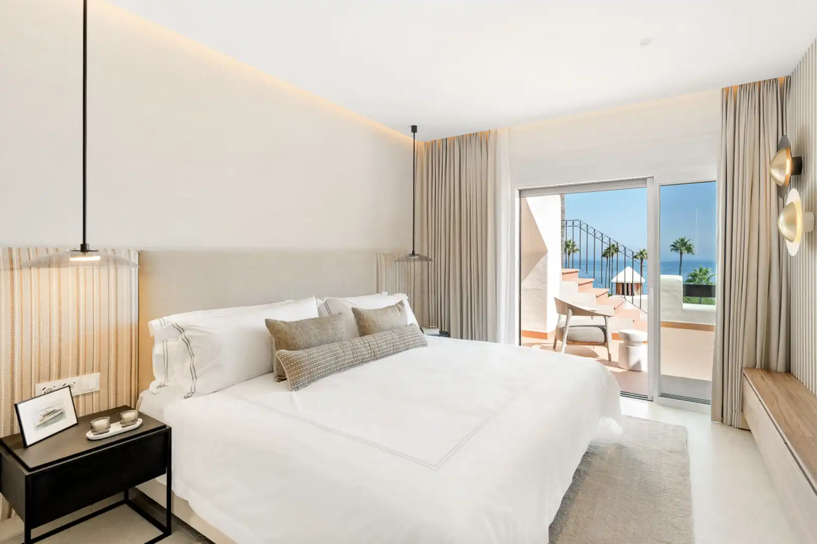 Habitación de Ático en venta en Estepona con Terraza, Piscina y Amueblado