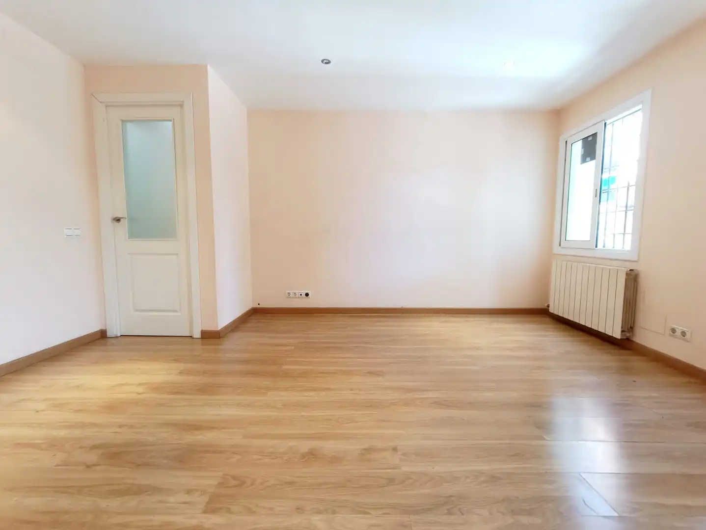 Schlafzimmer von Erdgeschoss zum Verkauf in Badalona mit Heizung, Parkett und Balkon