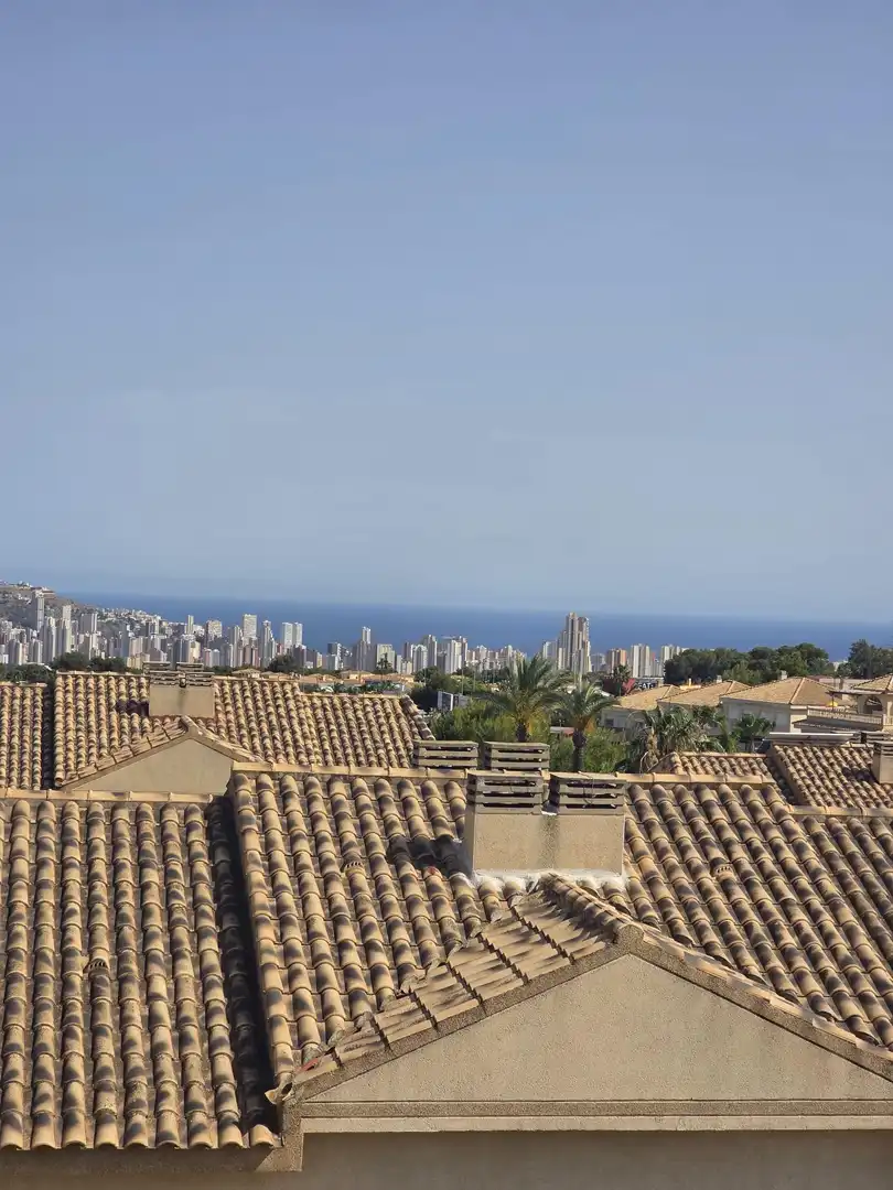 Vista exterior de Casa o xalet en venda en La Nucia amb Aire condicionat i Internet