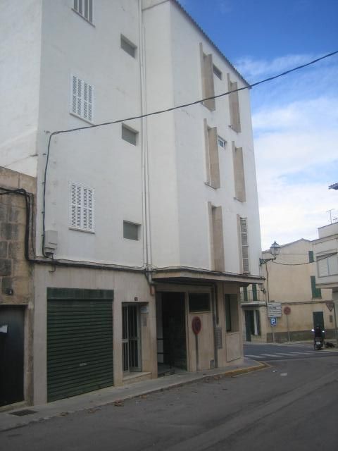 Vista exterior de Garatge en venda en Maria de la Salut