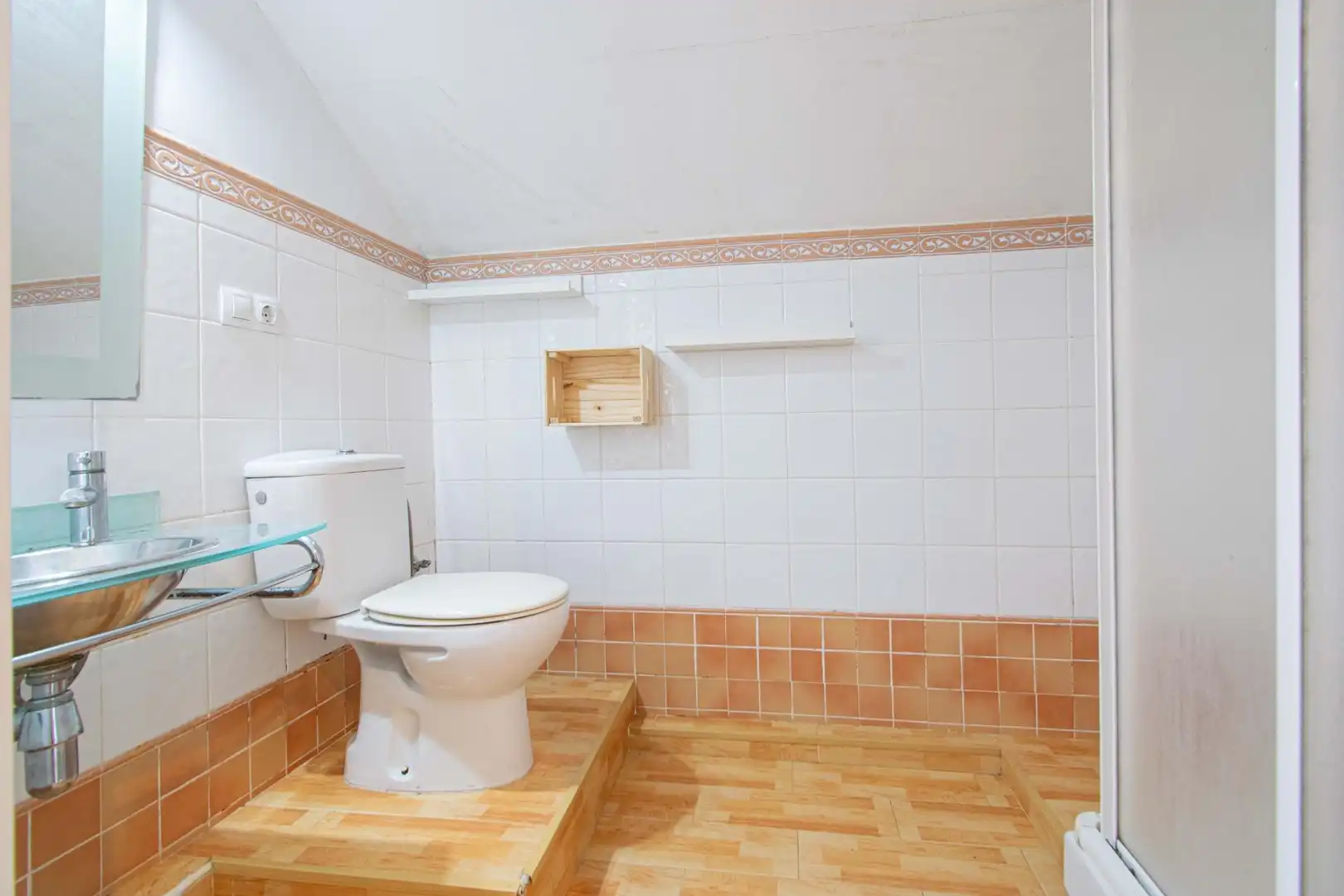 Bathroom of Detached homes for sale in Almensilla  with Private garden, Storage room and Swimming Pool