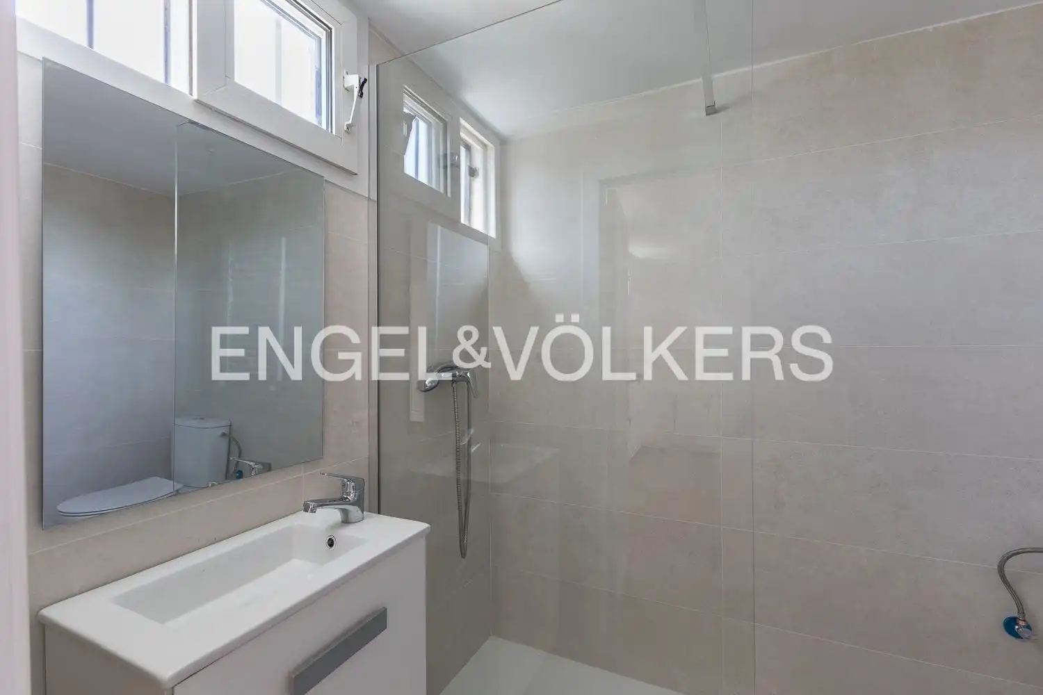 Baño de Casa o chalet de alquiler en Paterna con Aire acondicionado, Calefacción y Jardín privado
