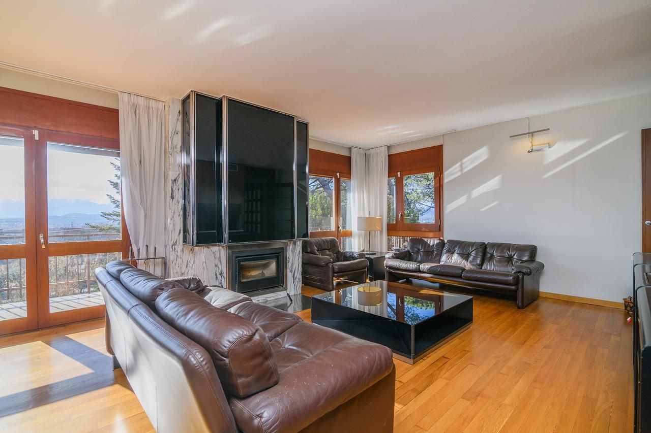 Sala d'estar de Casa o xalet en venda en Manresa amb Calefacció, Jardí privat i Terrassa
