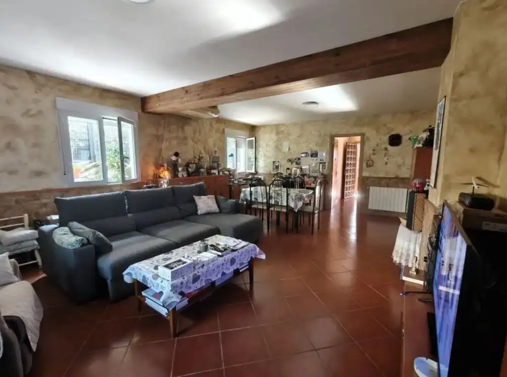 Sala d'estar de Casa o xalet en venda en Casarrubios del Monte amb Aire condicionat i Jardí privat