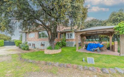 Exterior view of House or chalet for sale in Valdemorillo  with Heating, Private garden and Oven