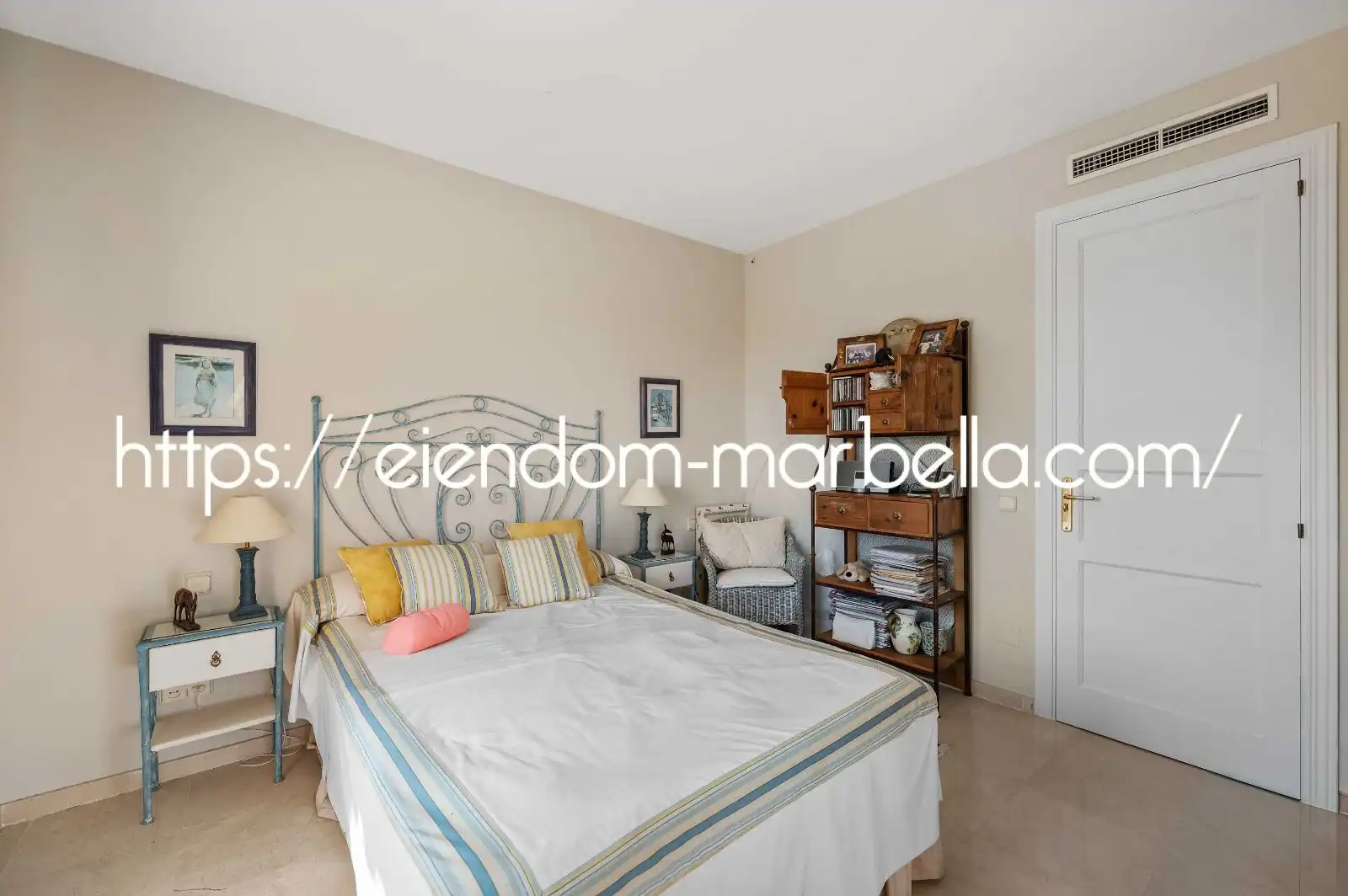 Schlafzimmer von Maisonette zum Verkauf in Marbella mit Klimaanlage, Terrasse und Abstellraum