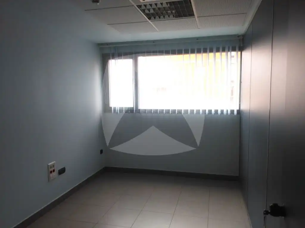 Oficina amb ascensor en venda a C. Luis Álvarez Lencero, 3, imagen 3