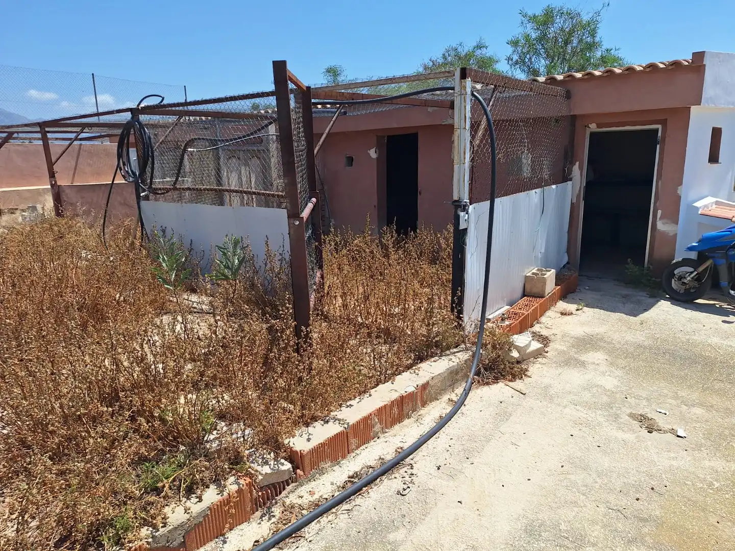 Vista exterior de Casa o xalet en venda en Alicante / Alacant amb Jardí privat, Terrassa i Traster