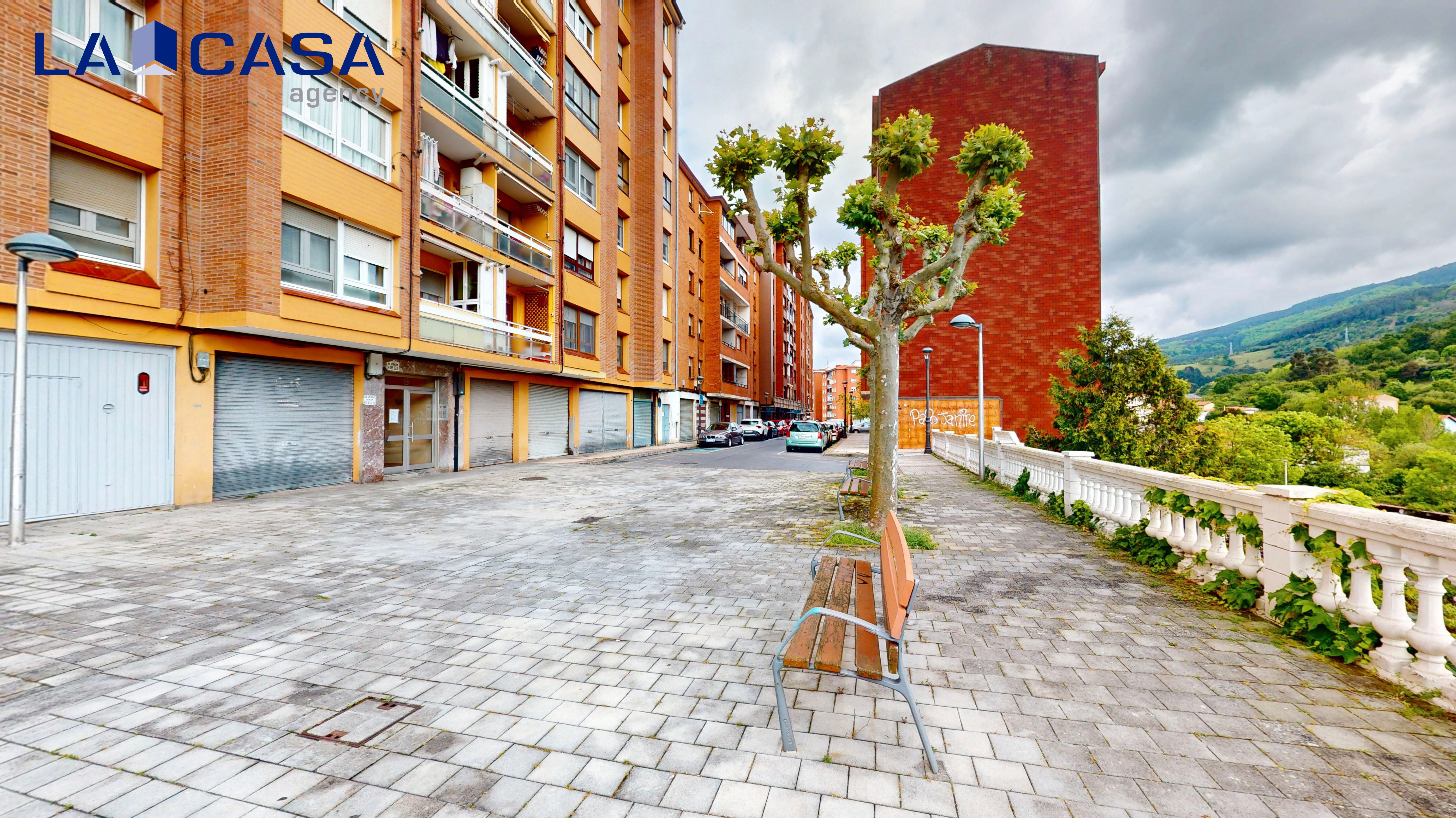 Exterior view of Flat for sale in Valle de Trápaga-Trapagaran  with Terrace