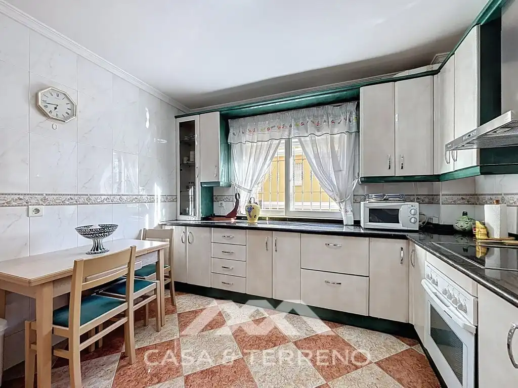 Cuina de Casa adosada en venda en Vélez-Málaga amb Aire condicionat, Piscina i Microones