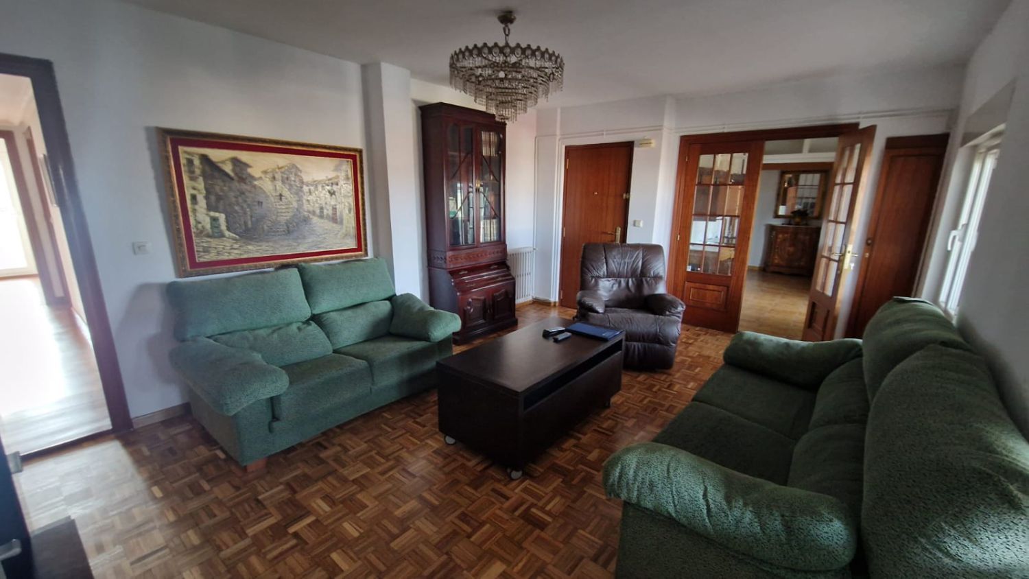 Sala d'estar de Àtic en venda en León Capital  amb Calefacció, Parquet i Terrassa
