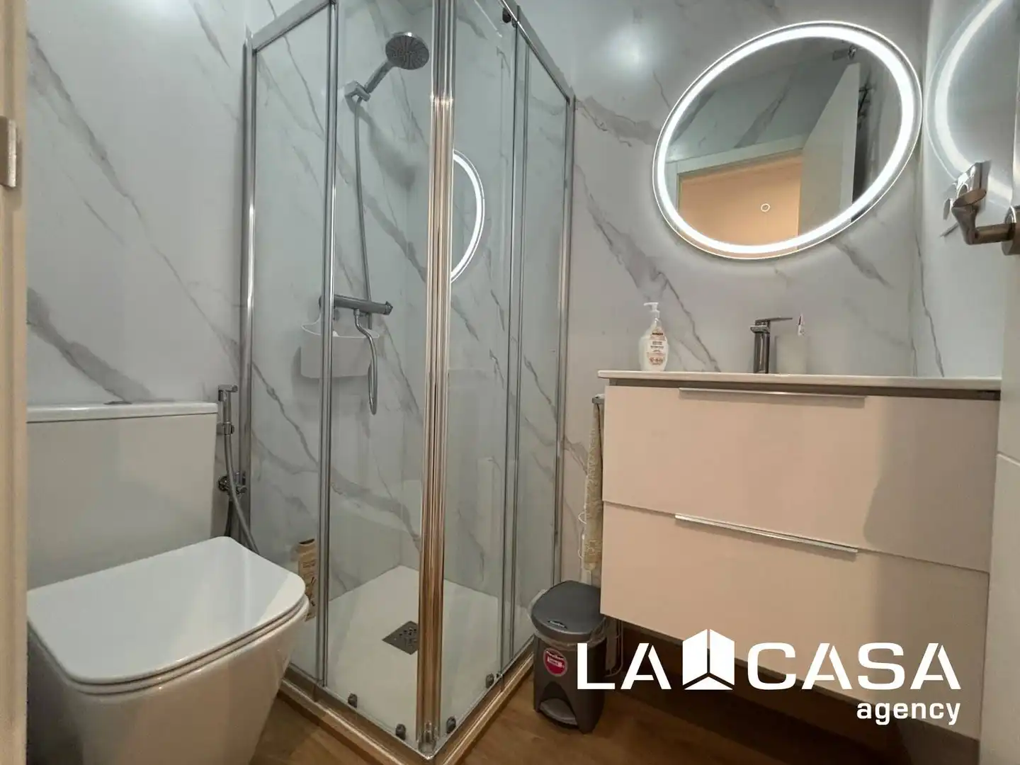 Baño de Piso en venta en Dos Hermanas con Terraza y Piscina